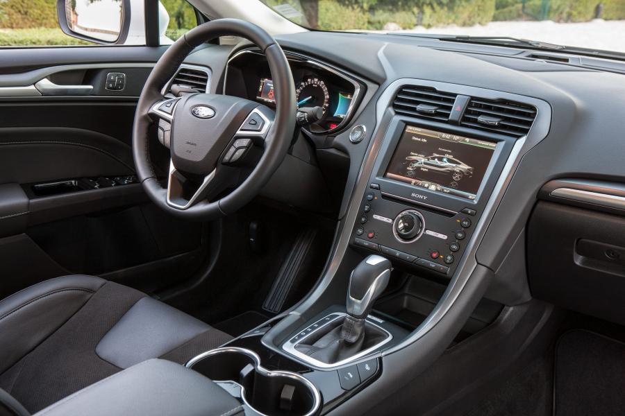  Ford Mondeo Hybrid Sedan 2014 года  (фото 17 из 19)